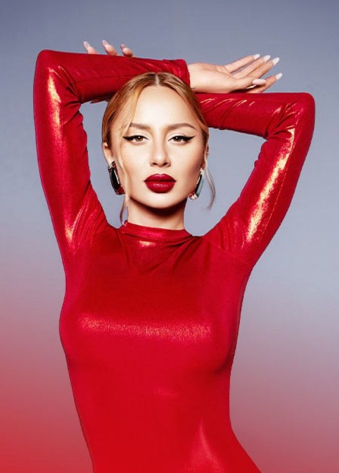 Anna Asti, Эстосадок