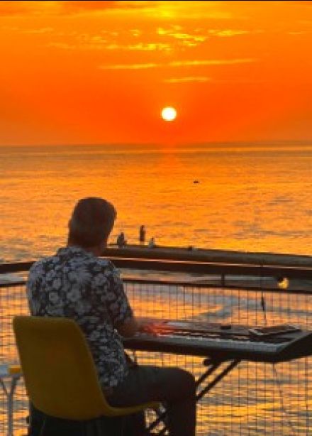 Концерт «Sunset Piano. Музыка Пэта Метени и Баха», Хоста