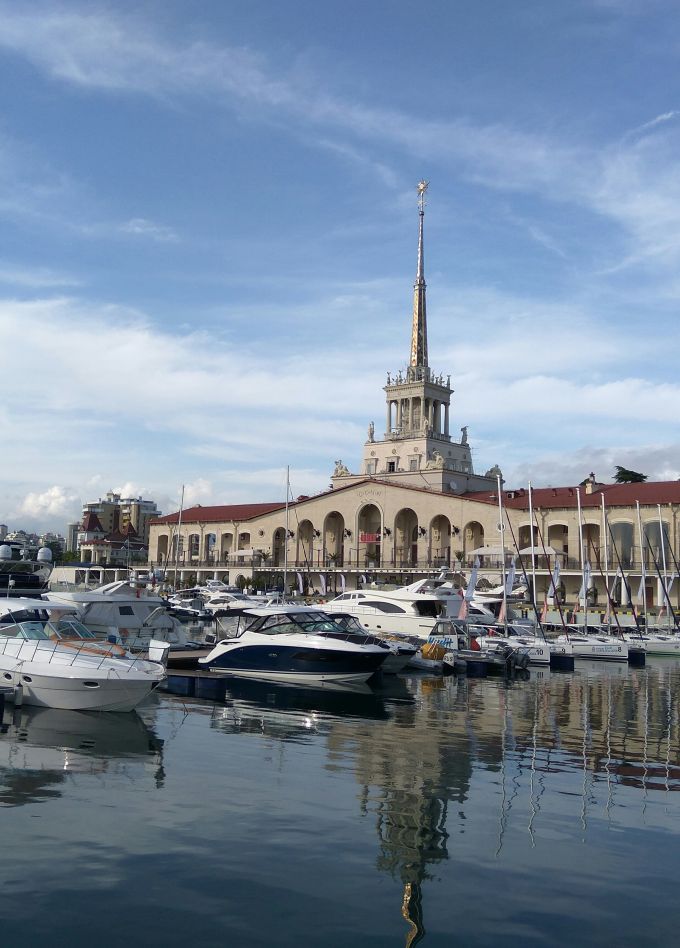 Фото-приключение по центру Сочи: порт, парк, дольмены