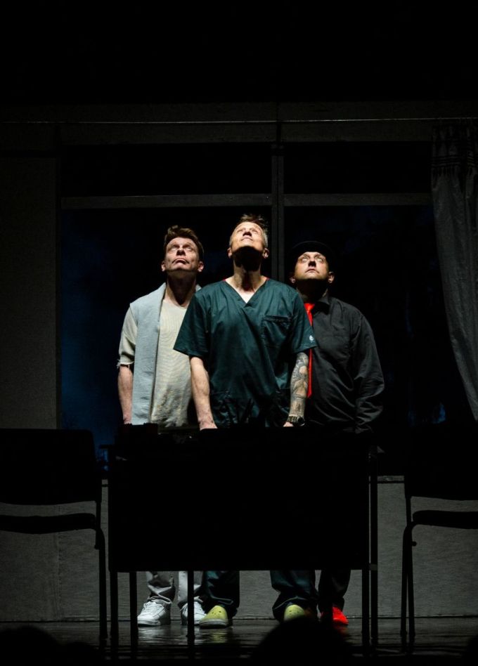 Спектакль «Доктор знает всё»