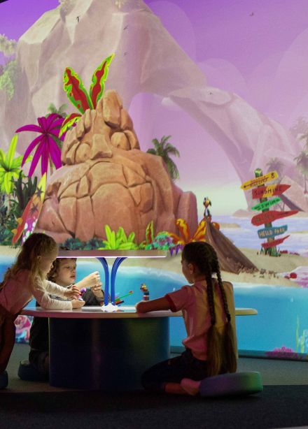 Мультимедийное путешествие в Hello Park