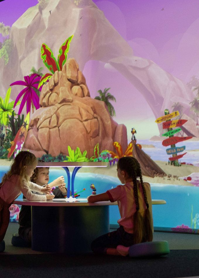 Мультимедийное путешествие в Hello Park